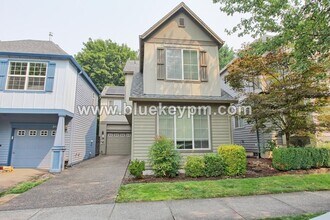 Building Photo - 985 SE Tamango St