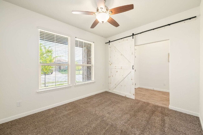 Building Photo - Modern Elegance Meets Everyday Comfort in ...