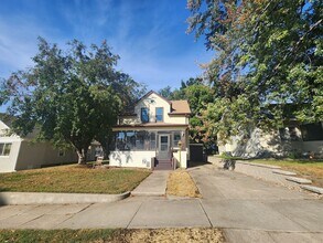 Building Photo - 907 S Walts Ave