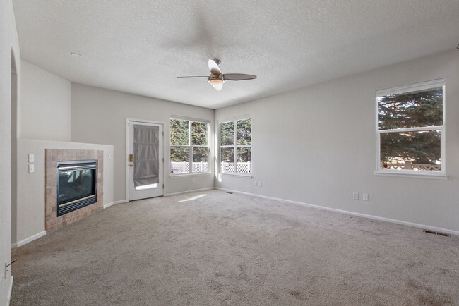 Building Photo - Beautiful & Bright 4 bedroom in Observatory Village