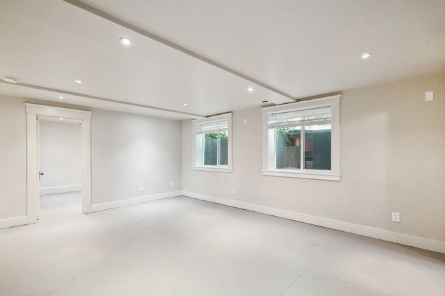 Building Photo - Utilities included!