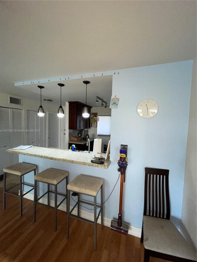 Foto del edificio - 4000 NE 169th St