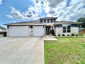 Building Photo - 304 Double L Dr