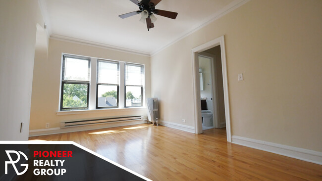 Building Photo - 4616 N Paulina St