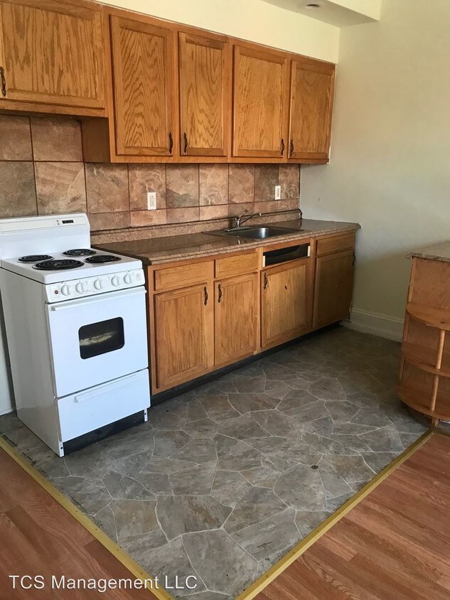 Primary Photo - 2 br, 1 bath Apartment - 6906 Woodland Ave