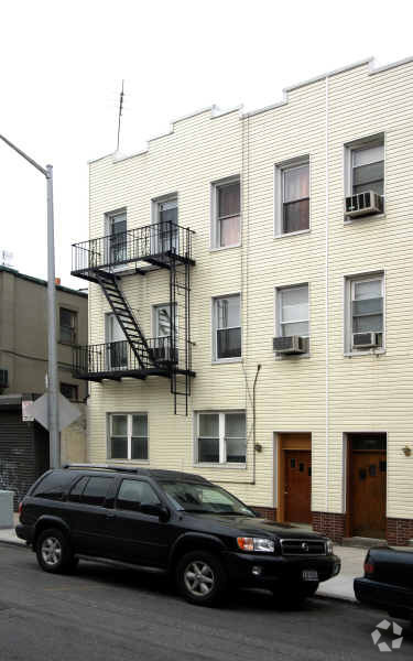 Primary Photo - 1856 Benson Ave