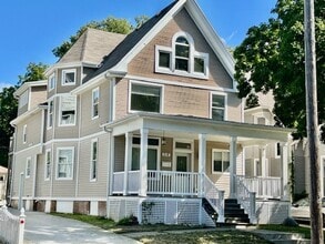 Building Photo - 318 E Locust St