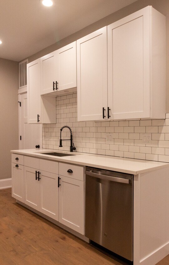 Foto principal - 3551 N Hamlin Ave