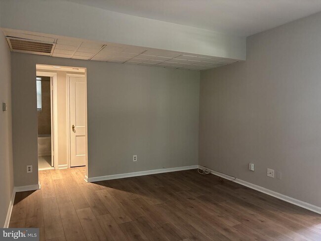 Foto del edificio - 1904 N Rhodes St