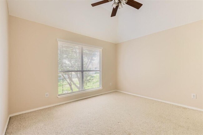 Building Photo - 12305 Pleasant Hill Ct