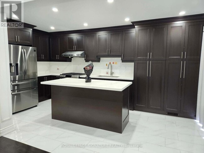 Building Photo - 99 Corkwood Crescent