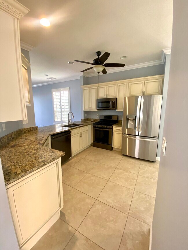 Building Photo - 510 SW Treasure Cove