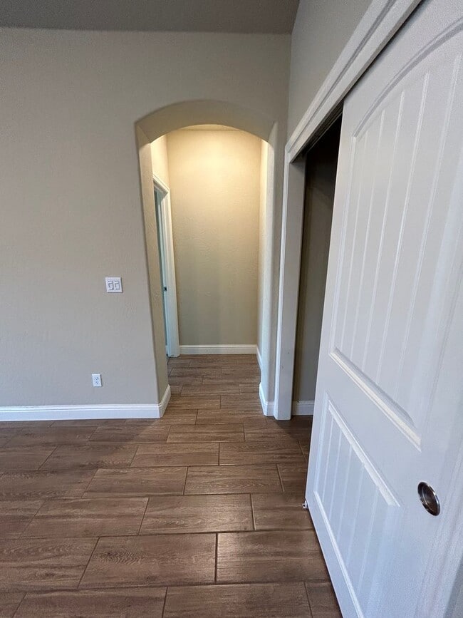 Foto del edificio - Beautiful 4 Bedroom 2 Bathroom Home in SE Visalia with Solar and Yard Care!
