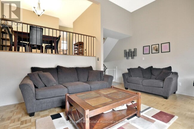 Building Photo - 1270-1270 Gainsborough Dr