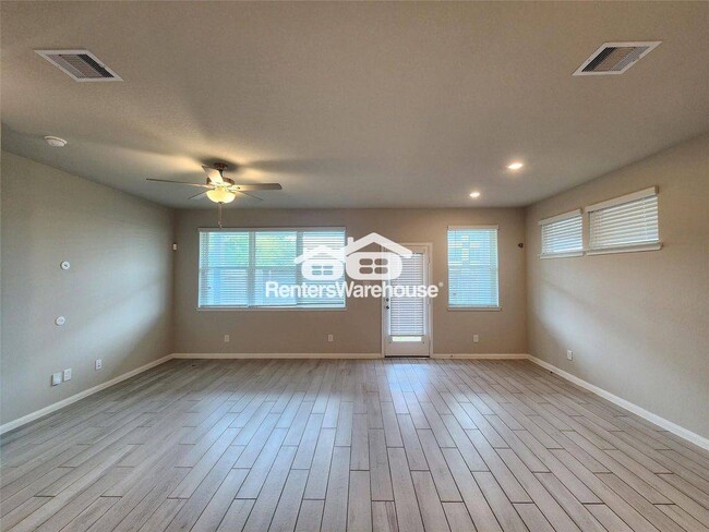 Building Photo - 1512 Lakeline Oak Dr