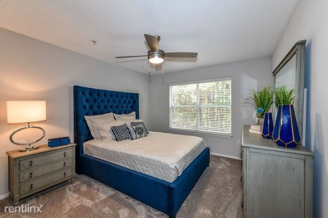 Building Photo - 1 br, 1 bath Apartment - Woodstock