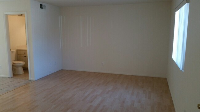 Foto del edificio - 15916 Sherman Way