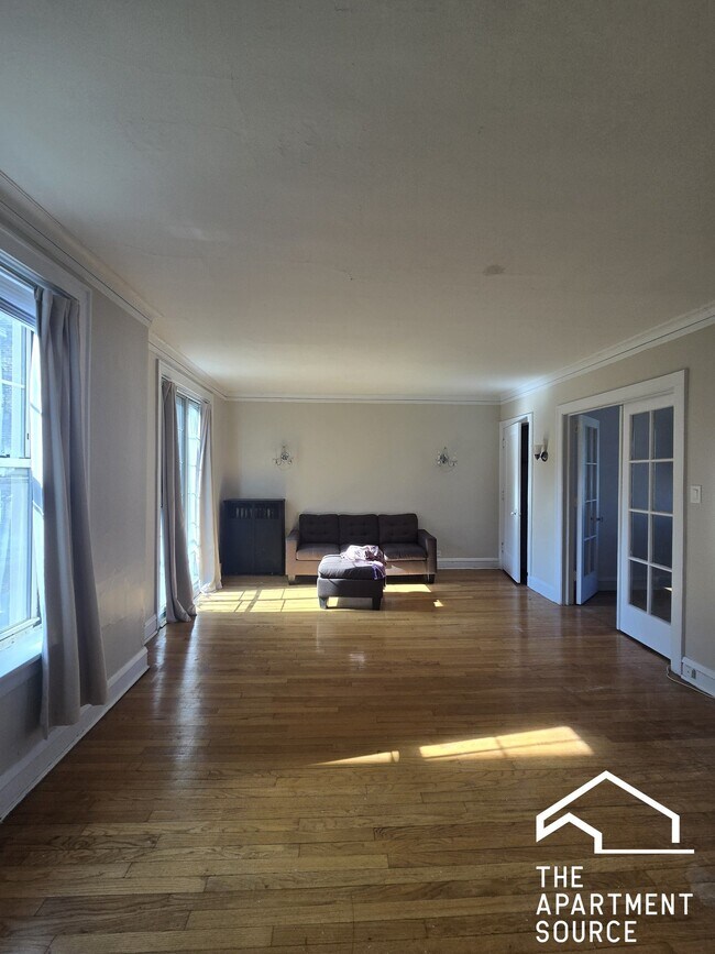 Foto del edificio - 909 Elmwood Ave