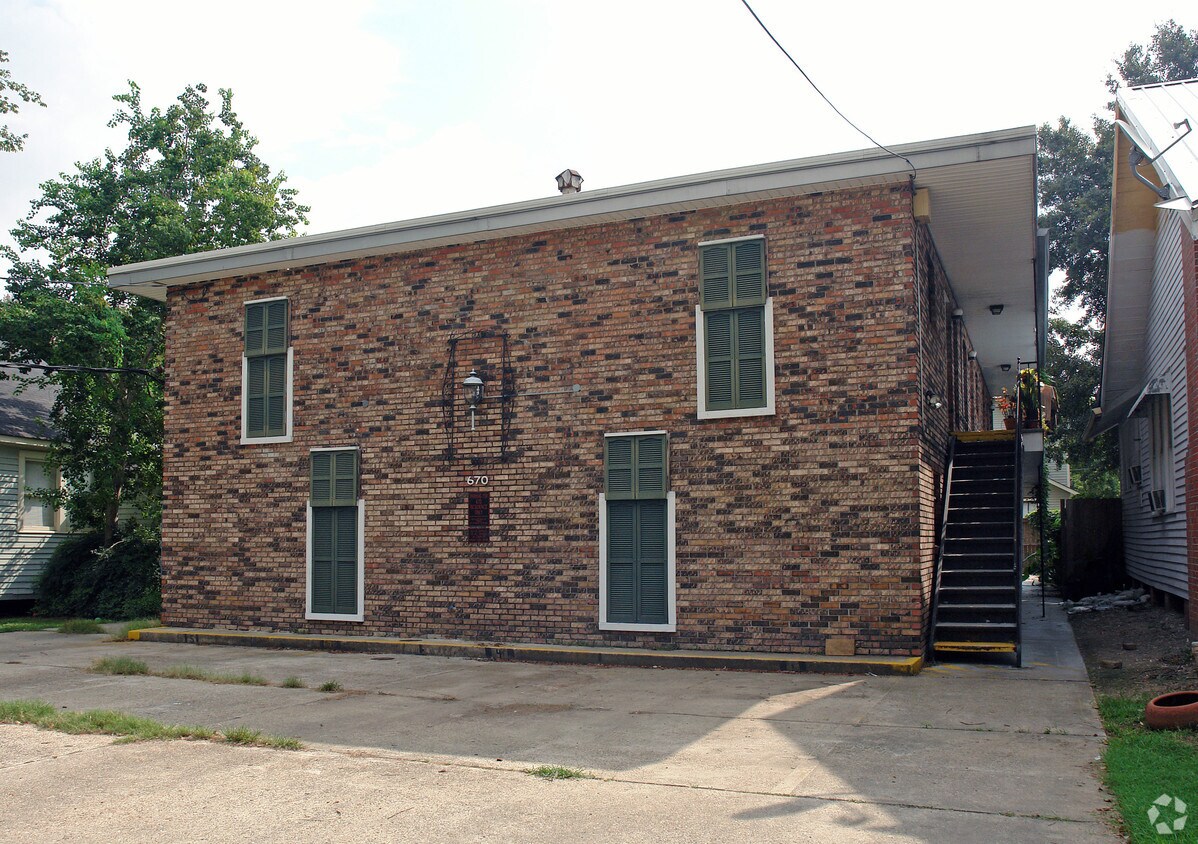 Primary Photo - 670 N 8th St