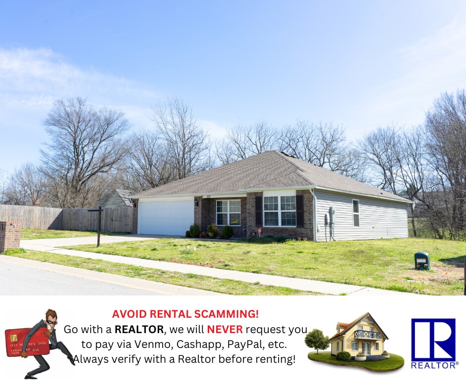 Foto principal - "Charming 4-Bedroom Home with 2 Full Baths...