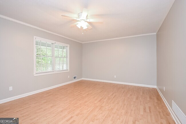 Foto del edificio - 220 Carmichael Rd