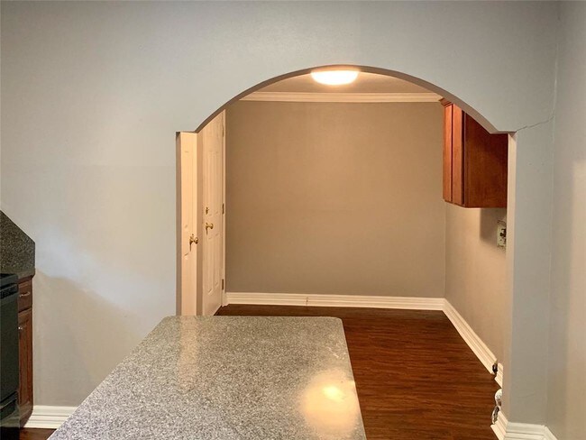 Building Photo - 3016 Las Palmas Dr