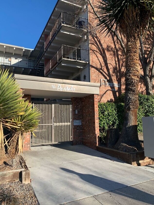Primary Photo - 1180 Alvarado Dr SE