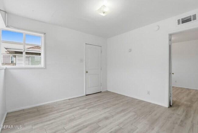 Foto del edificio - 3912 Kemp Ave