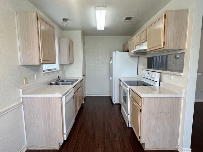 Foto del edificio - 3615 Levy Ln