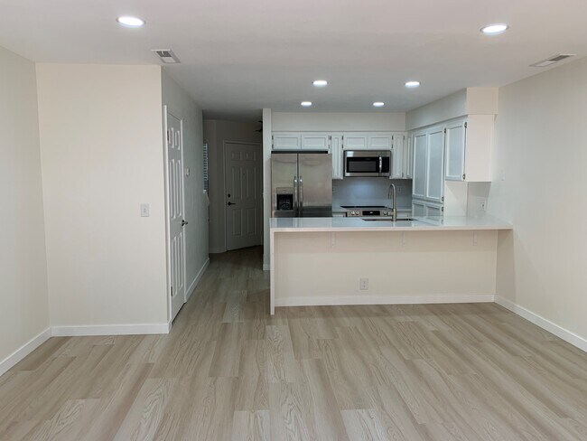 Foto del edificio - 387 Creekview Dr