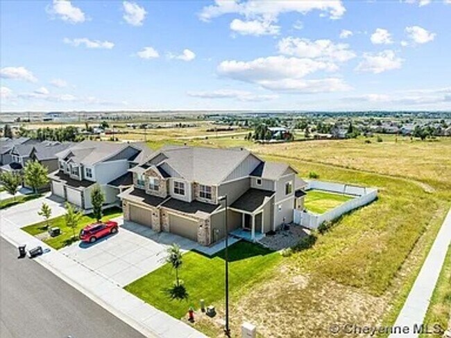 Building Photo - 3 BEDROOM, 2.5 BATHROOM SADDLE RIDGE HOME ...