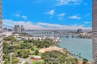 Building Photo - 325 S Biscayne Blvd