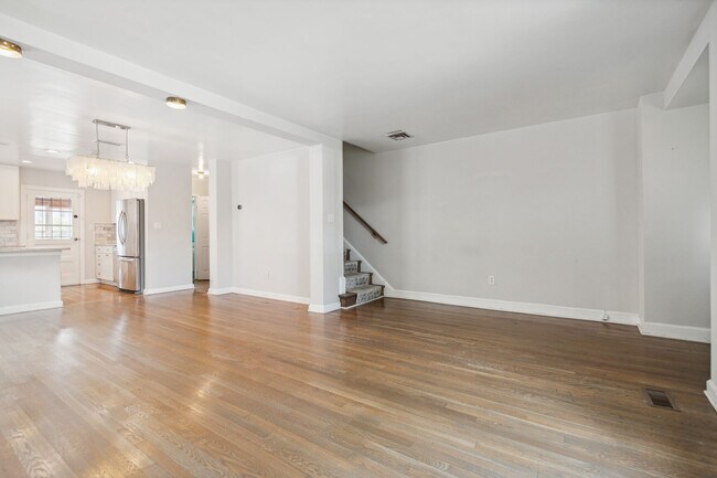 Building Photo - 531 Ingraham St NE