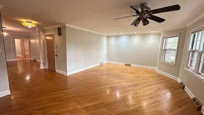 Foto del edificio - 5717 N St Louis Ave