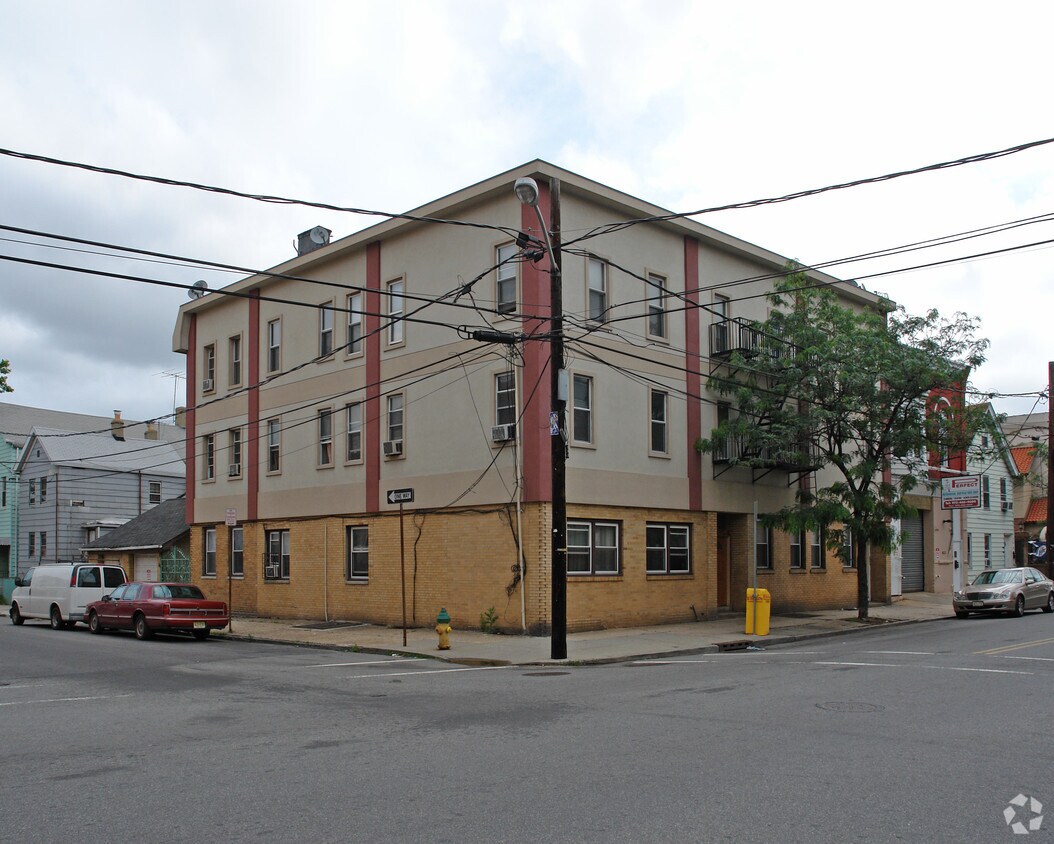 Primary Photo - 144-146 Fleming Ave