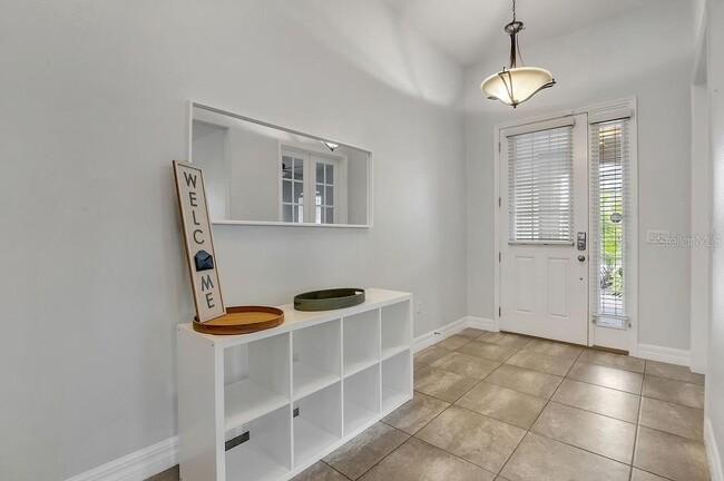 Building Photo - 2450 Chateau Lp