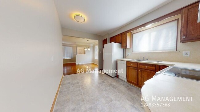 Foto del edificio - 29705 Milton Ave - Great 3Bed/2Bath Madiso...