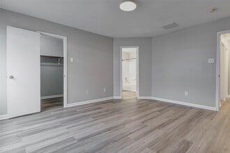 Building Photo - 9307 Grove Haven Dr