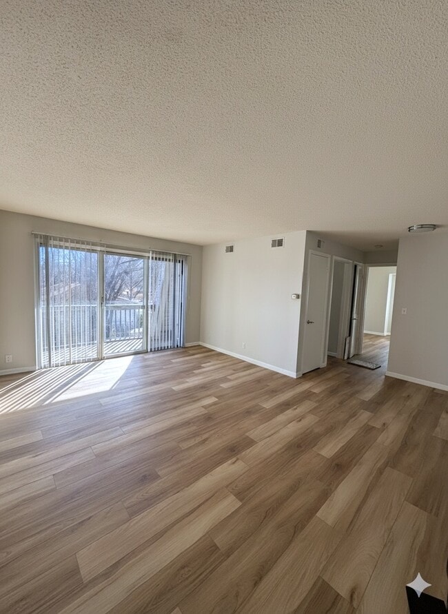 Building Photo - Heatherwood Apartments