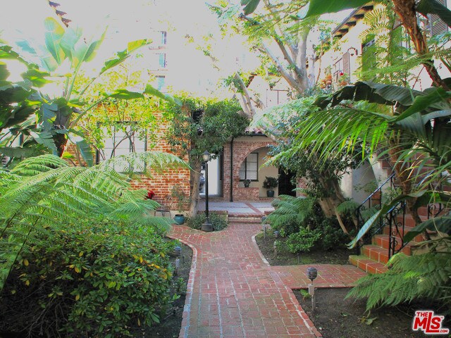 Gated entry - 10830 Lindbrook Dr