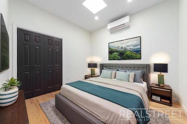 Foto del edificio - 3 bedroom in BROOKLYN NY 11207