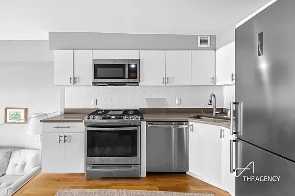 Foto del edificio - 211 Thompson St