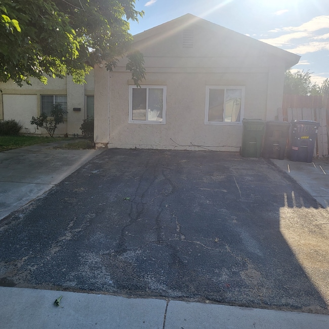 Building Photo - 4284 Yew St