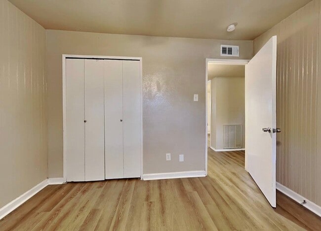 Building Photo - 5317 Nash Dr