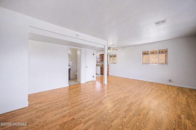 Foto del edificio - 2531 E 19th St