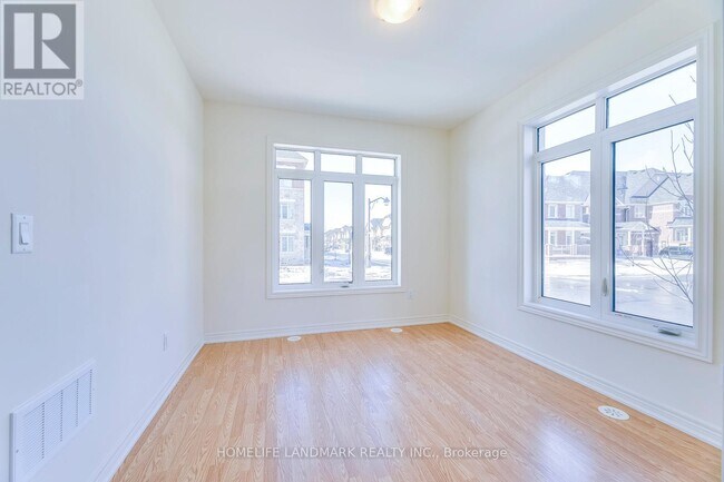 Building Photo - 454 Silver Maple Rd