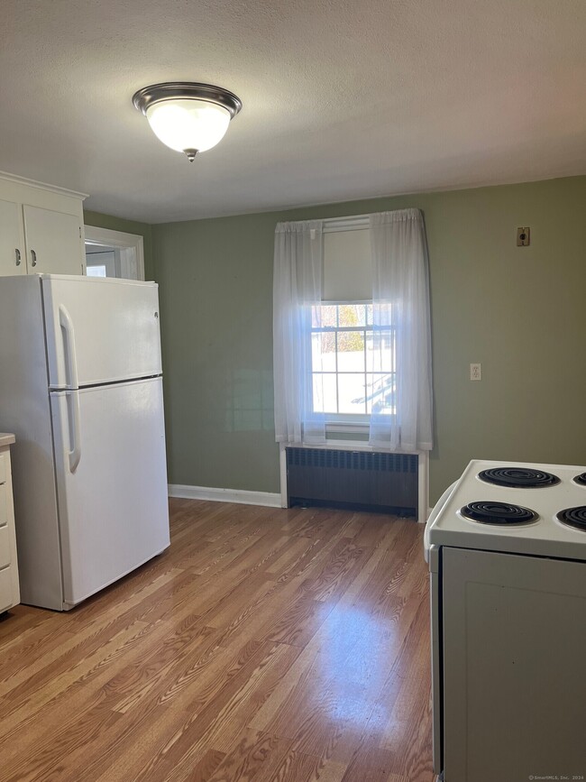 Foto del edificio - 383 Wells Rd
