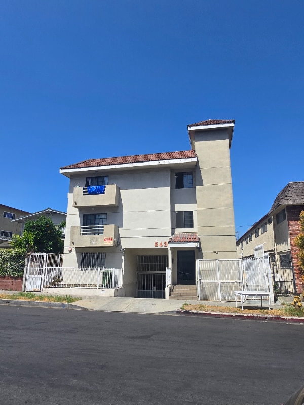 Building Photo - 843 S Ardmore Ave