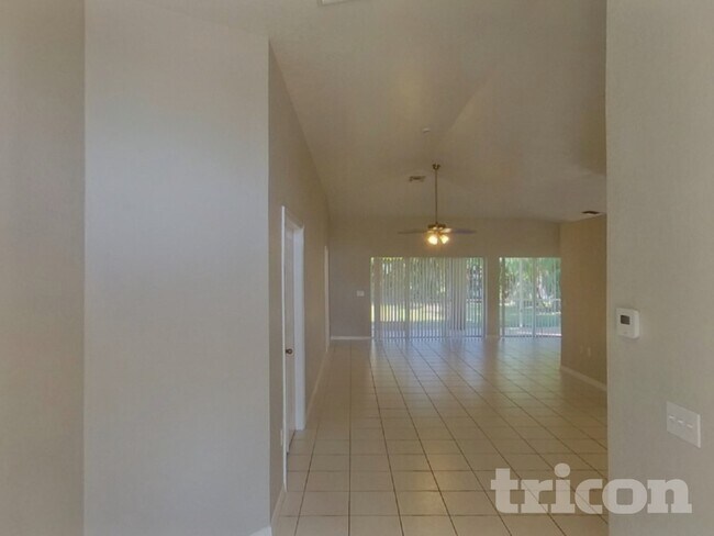 Foto del edificio - 184 Jennifer Dr