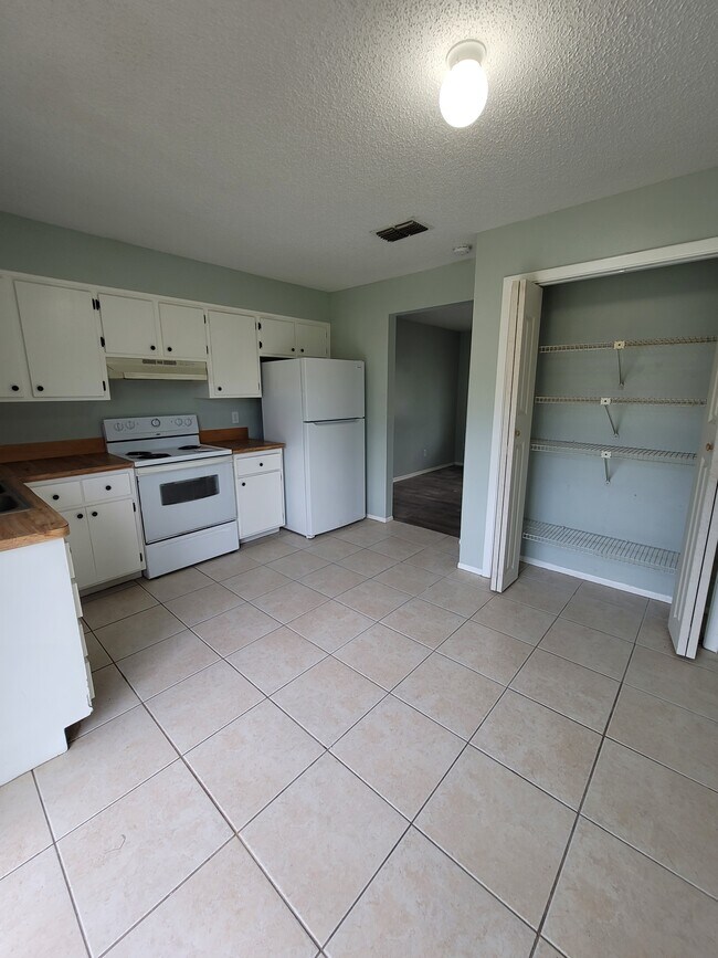 Foto del edificio - 7605 W Fern Pl
